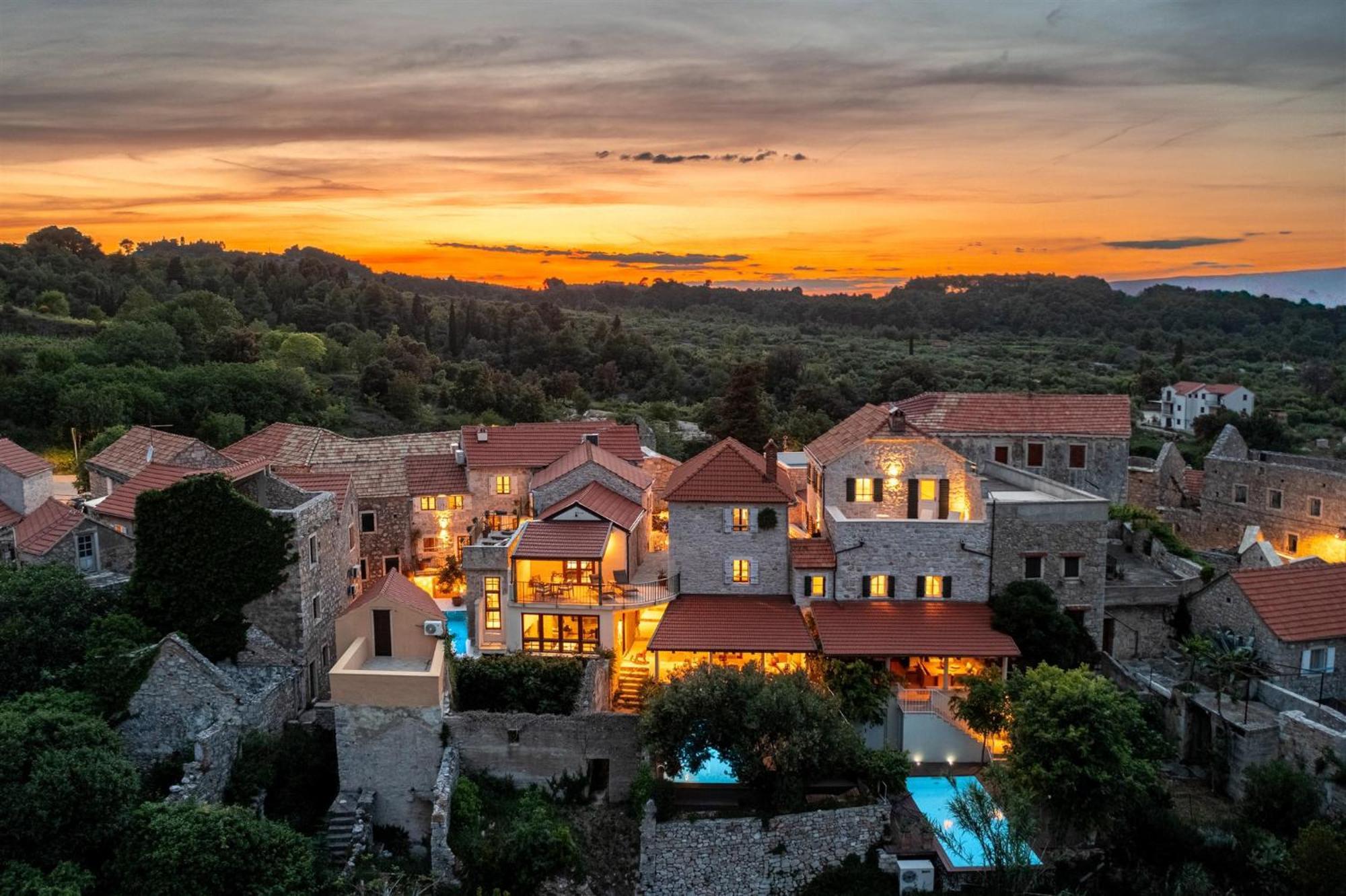 Dvor Pitve Villas Jelsa  Bagian luar foto