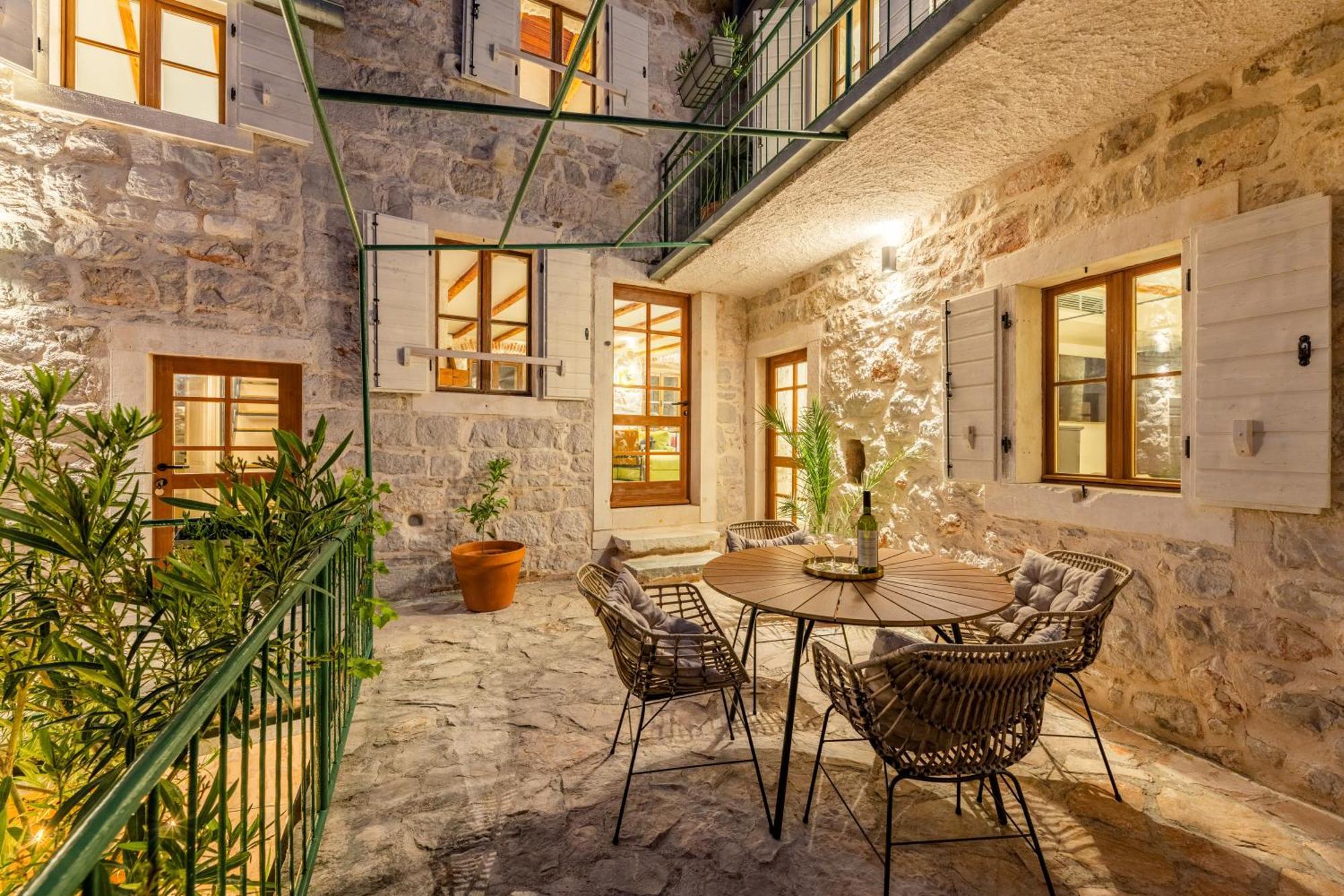Dvor Pitve Villas Jelsa  Bagian luar foto