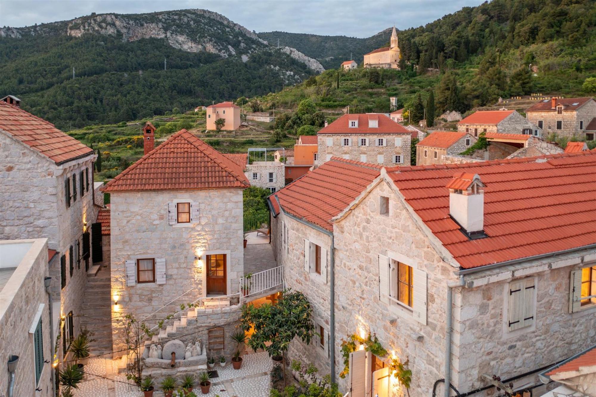 Dvor Pitve Villas Jelsa  Bagian luar foto