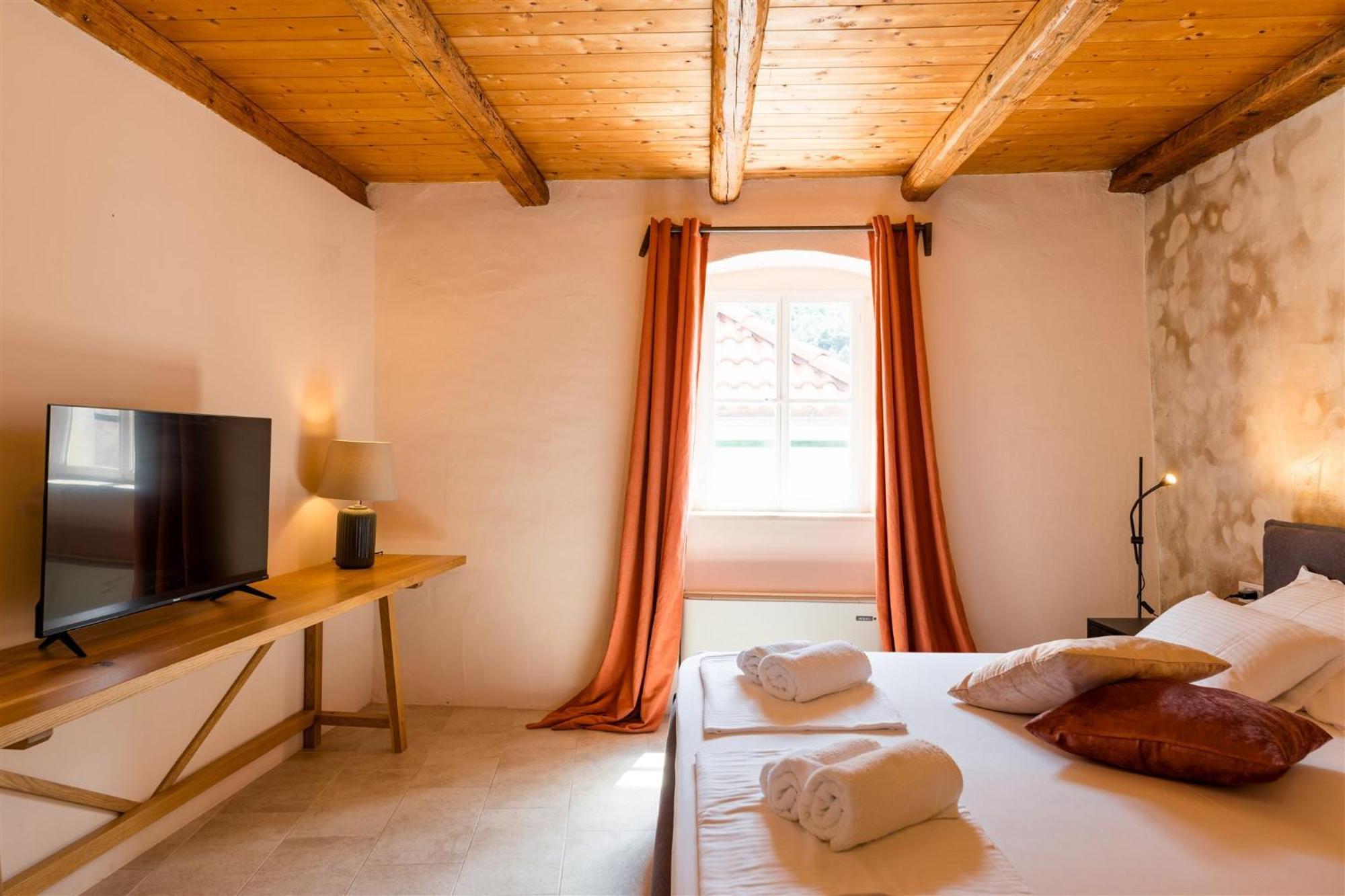 Dvor Pitve Villas Jelsa  Ruang foto