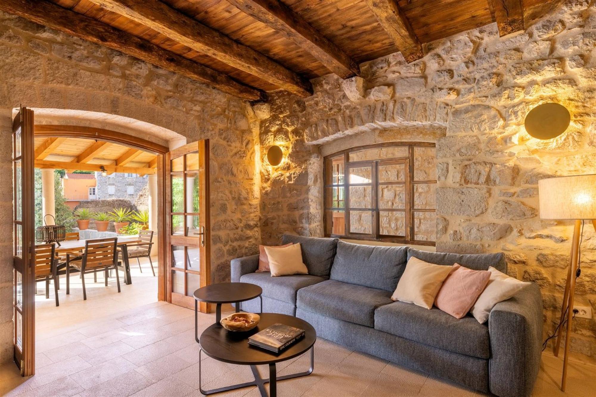 Dvor Pitve Villas Jelsa  Ruang foto