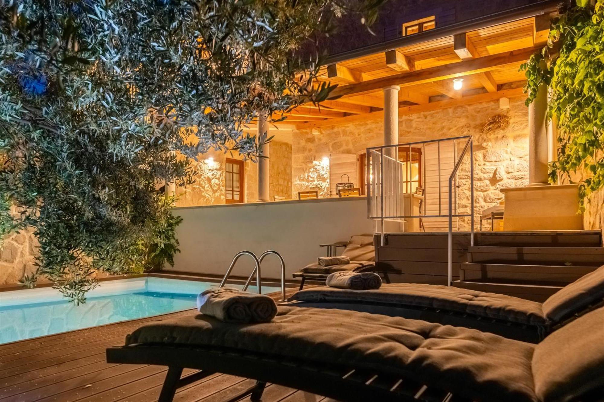 Dvor Pitve Villas Jelsa  Ruang foto