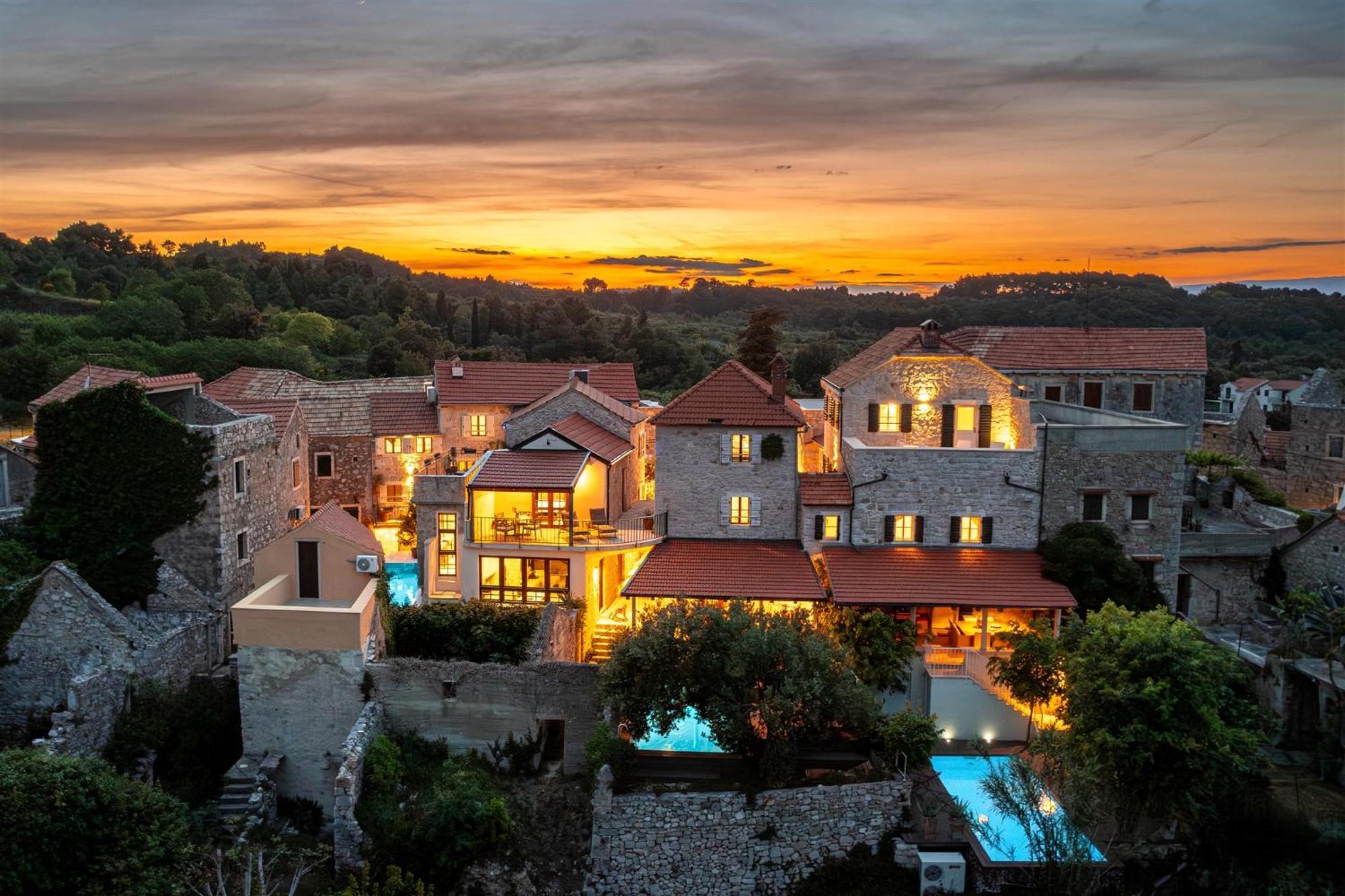 Dvor Pitve Villas Jelsa  Bagian luar foto