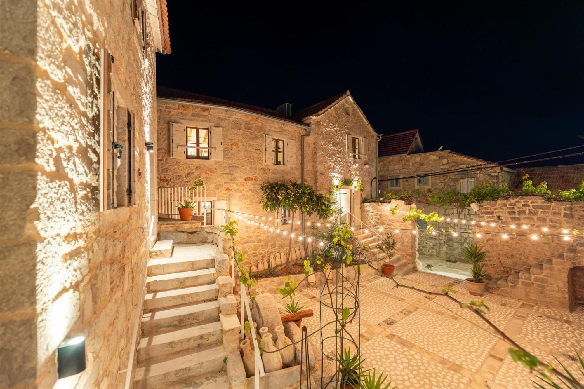 Dvor Pitve Villas Jelsa  Bagian luar foto