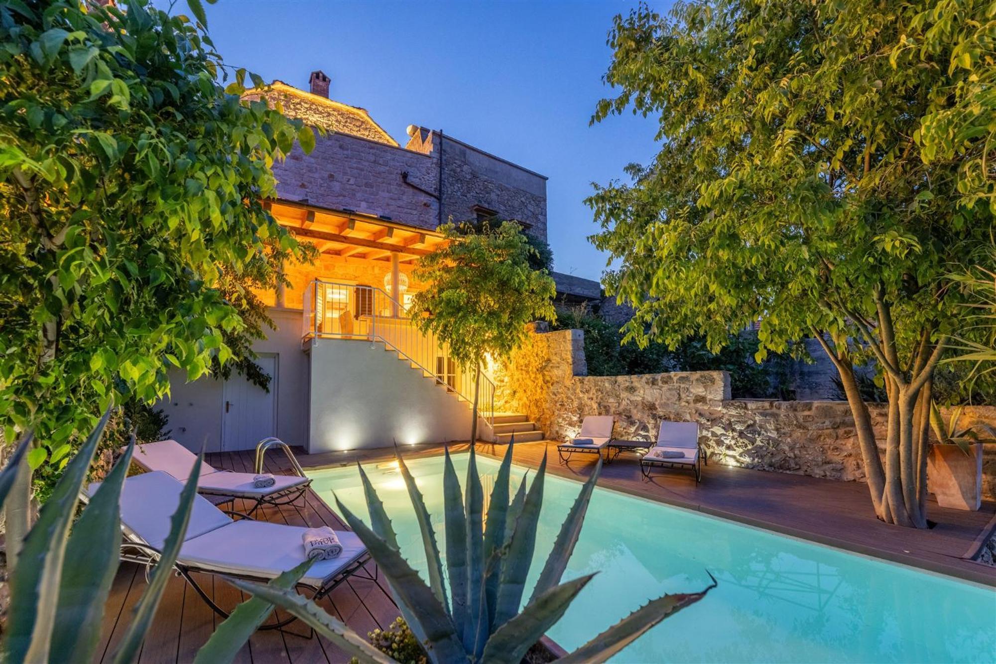 Dvor Pitve Villas Jelsa  Ruang foto