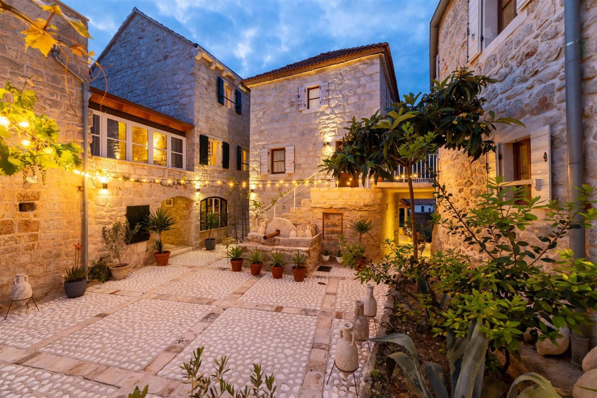 Dvor Pitve Villas Jelsa  Bagian luar foto